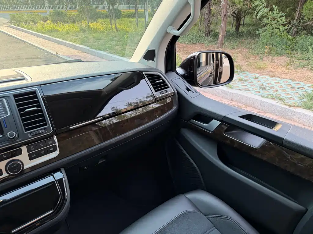 Volkswagen Multivan — миниатюра 11