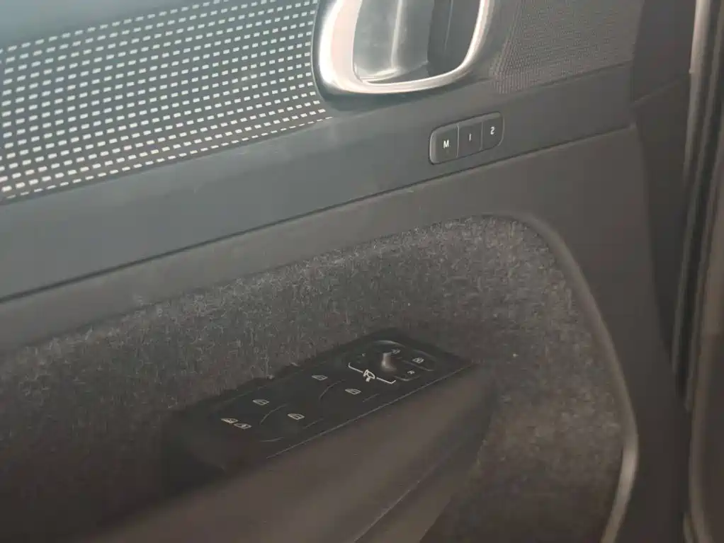 Volvo XC40 NEV — миниатюра 12