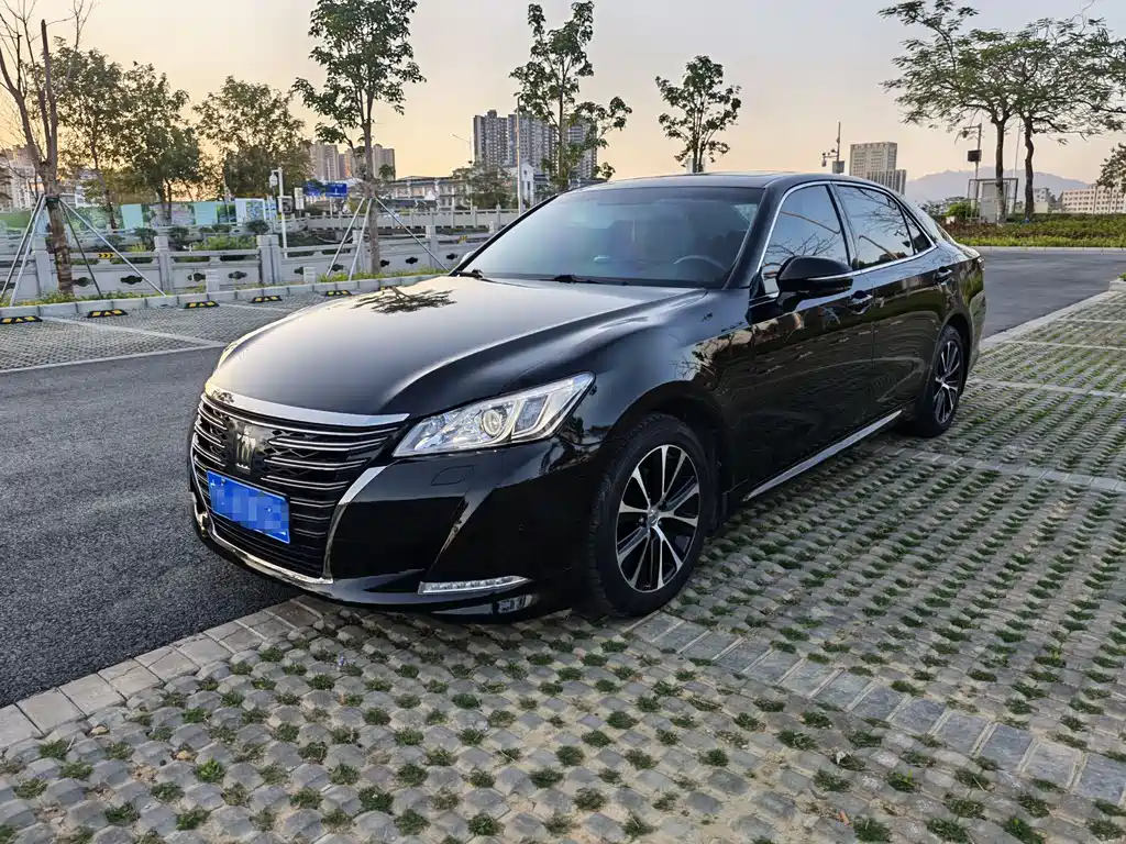 Toyota Crown 2018 2.0T Fashion