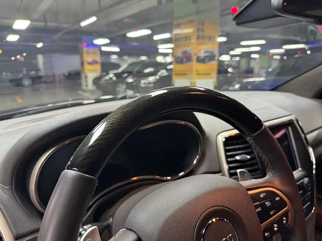 Jeep Grand Cherokee (Import) — миниатюра 13