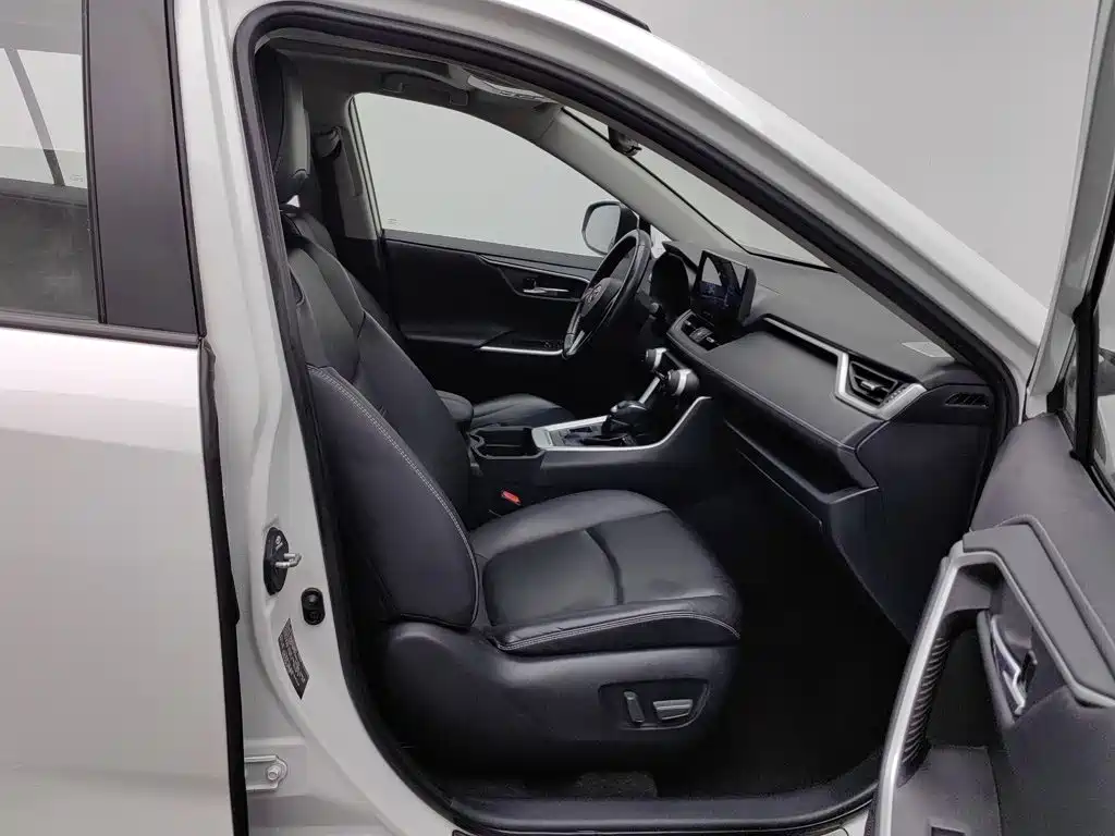 Toyota RAV4 — миниатюра 23