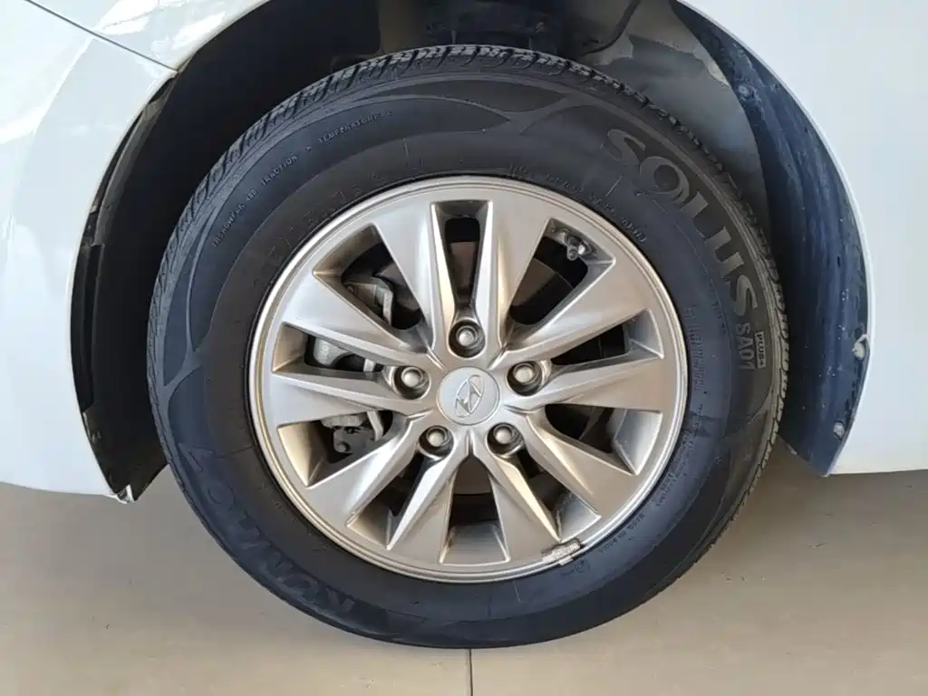 Hyundai Elantra — миниатюра 23