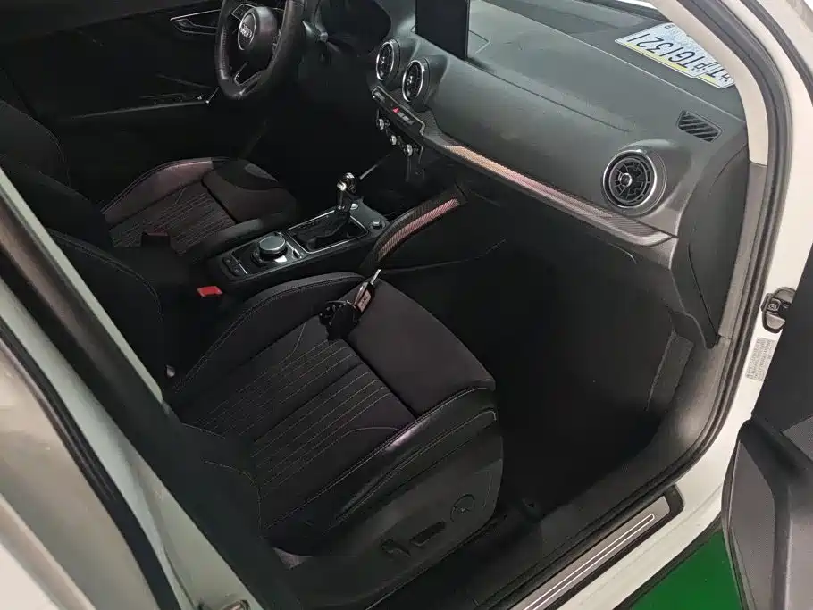 Audi Q2L e-tron — миниатюра 8