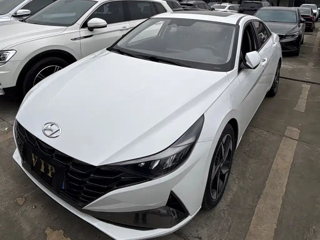 HYUNDAI ELANTRA