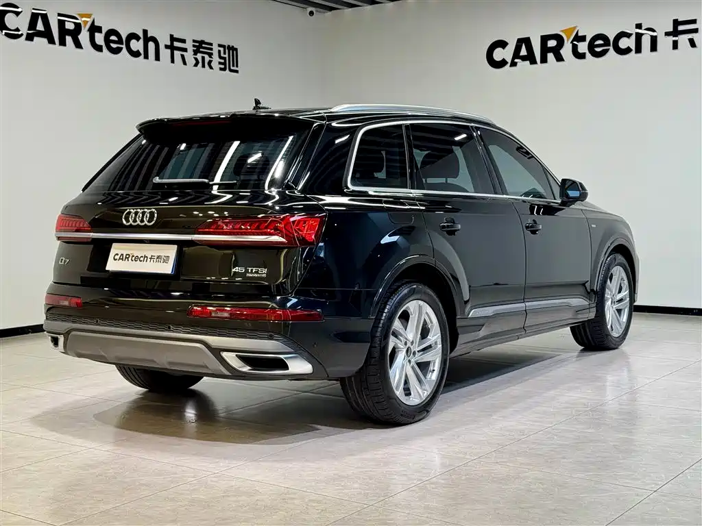 Audi Q7 2023 45 TFSI quattro S line Sport
