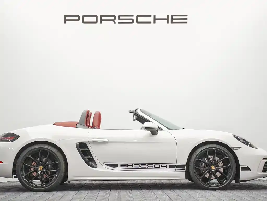 Porsche 718 2025 Boxster 2.0T