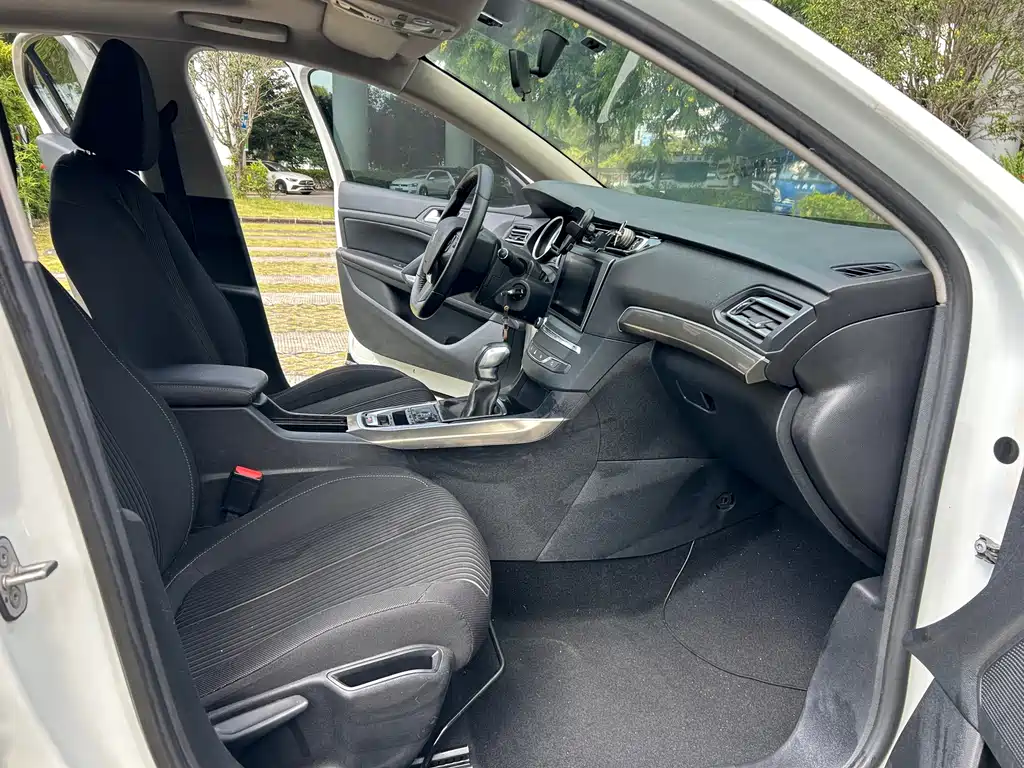 Peugeot 408 — миниатюра 11