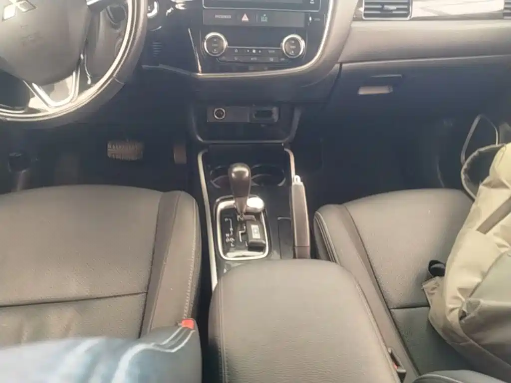 Mitsubishi Outlander — миниатюра 14