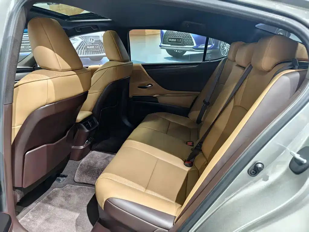 Lexus ES — миниатюра 8