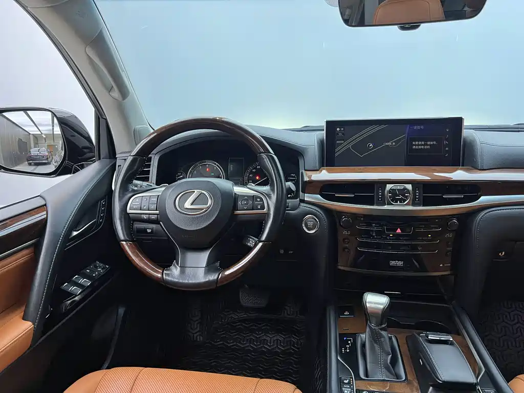 Lexus LX 570 Dynamic Luxury Edition, фото 13