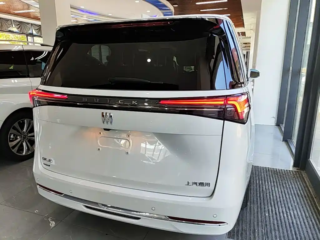 Buick GL8 Hybrid — миниатюра 7