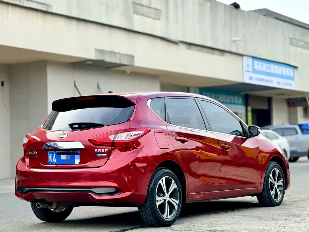 Nissan Tiida — миниатюра 5