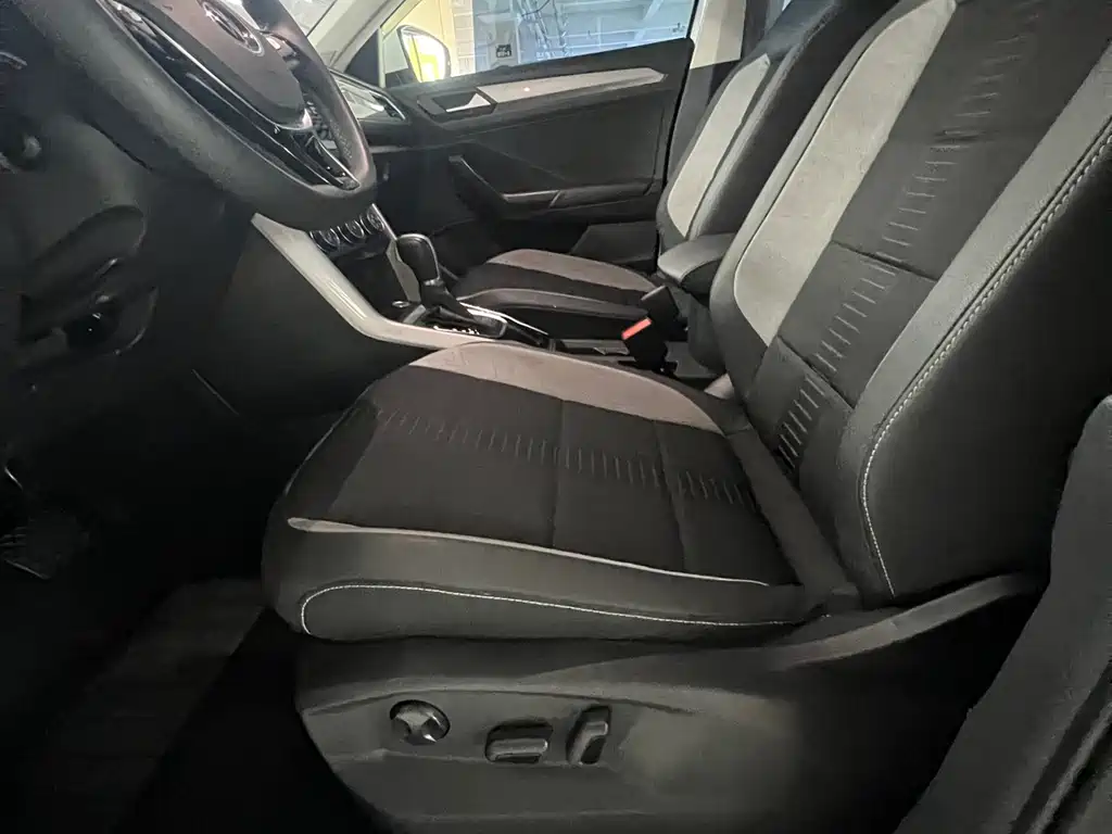 VOLKSWAGEN T ROC EXPLORING SONGS