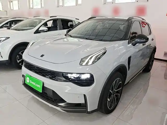 2022 Lynk & Co 01