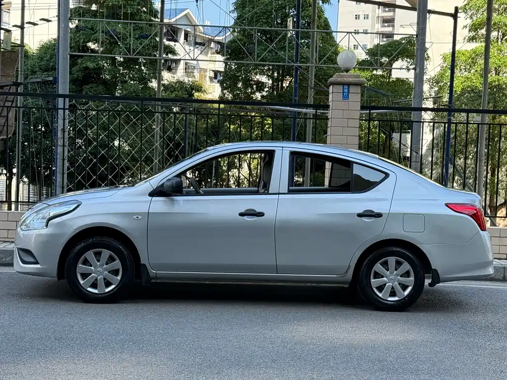 Nissan Sunny — миниатюра 5