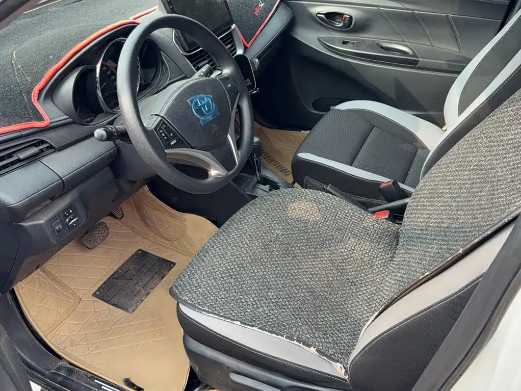 Toyota Yaris L — миниатюра 12