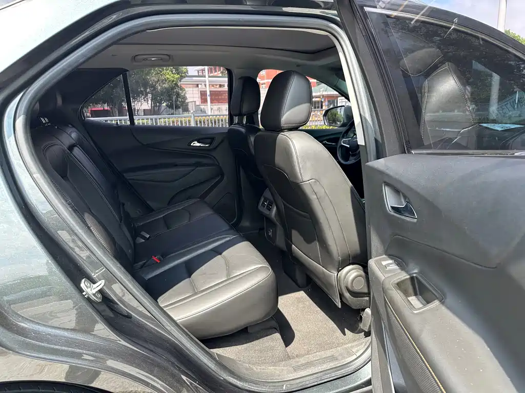 Chevrolet Equinox — миниатюра 13