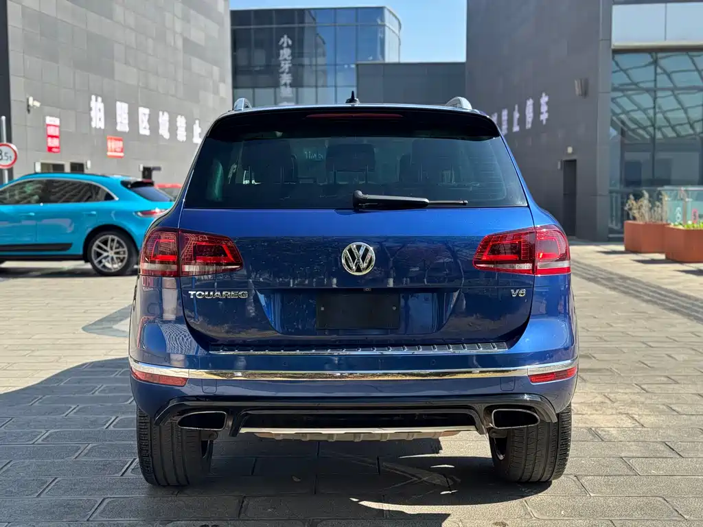 VOLKSWAGEN TOUAREG