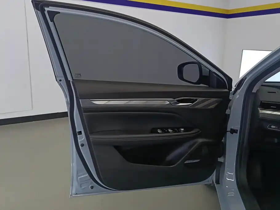 Geely L HiP — миниатюра 7
