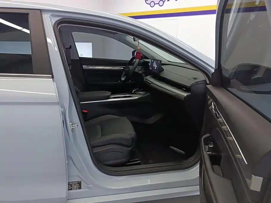Geely L HiP — миниатюра 8