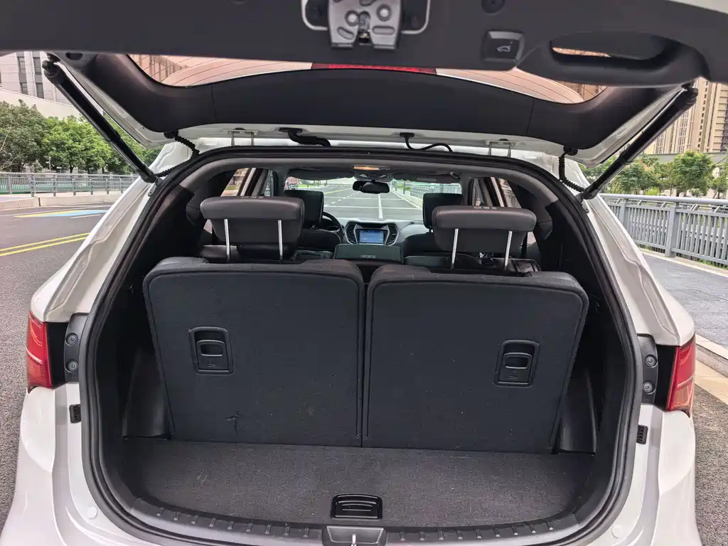 Hyundai Santa Fe — миниатюра 9