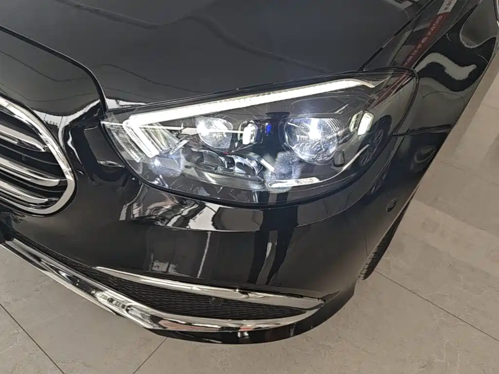 Mercedes-Benz E-Class (Import) — миниатюра 24