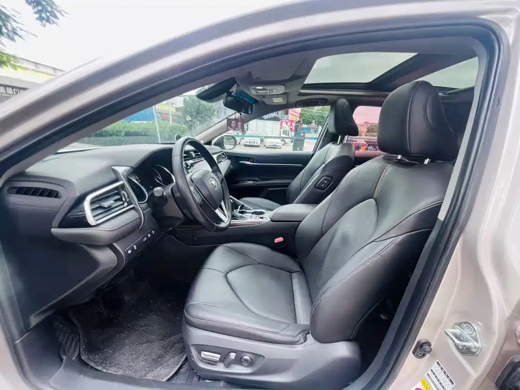 Toyota Camry — миниатюра 7