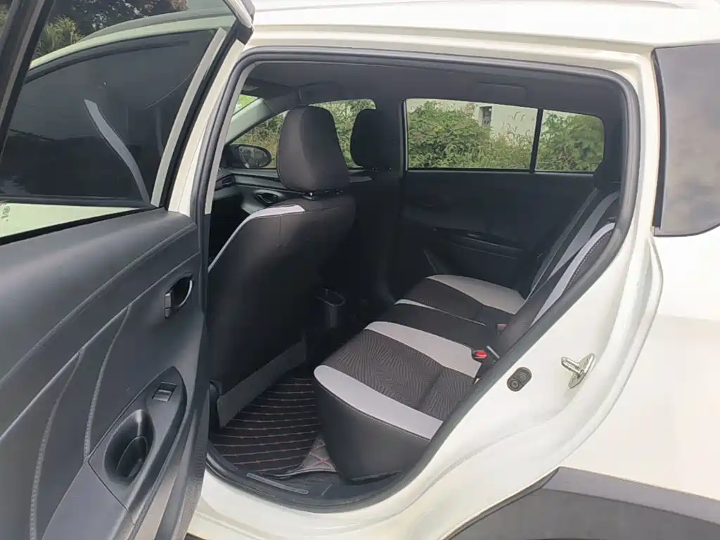 Toyota Yaris L — миниатюра 17