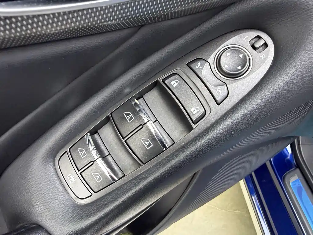Infiniti Q50L — миниатюра 27
