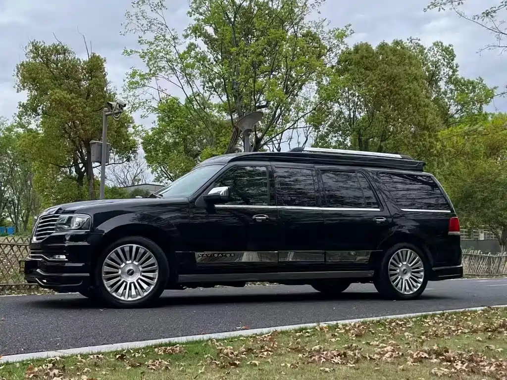 Lincoln Navigator — миниатюра 2
