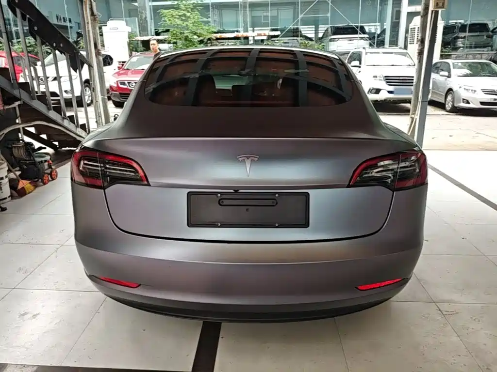 Tesla Model 3 — миниатюра 6