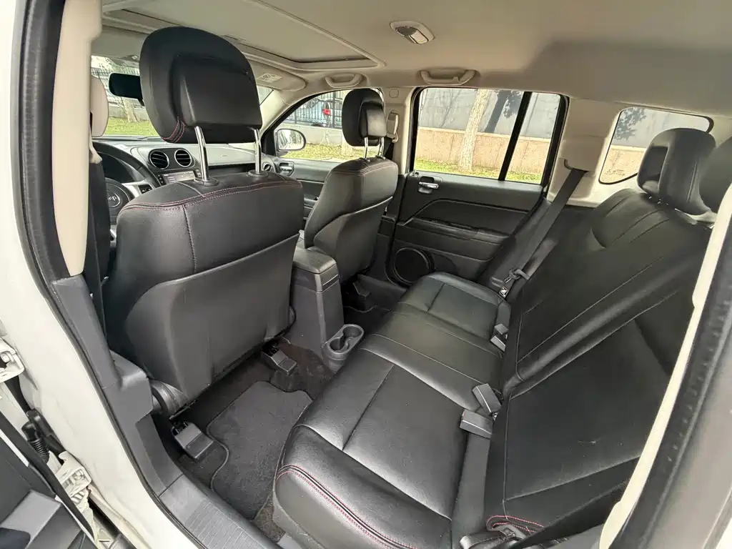 Jeep Compass (Import) — миниатюра 7