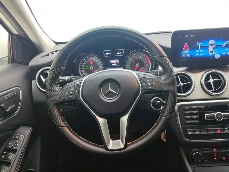 Mercedes-Benz GLA — миниатюра 15