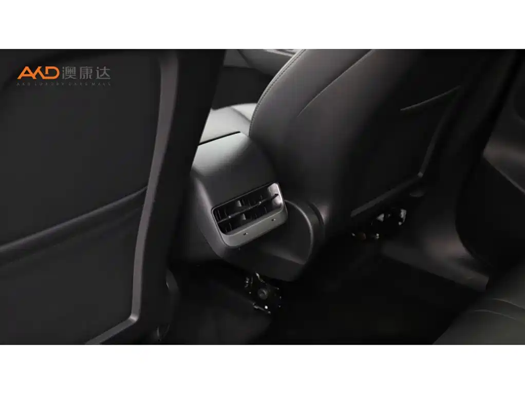 Tesla Model Y — миниатюра 9