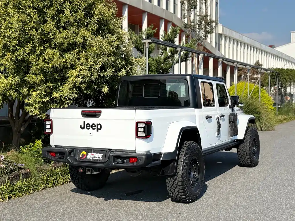 Jeep Gladiator — миниатюра 3