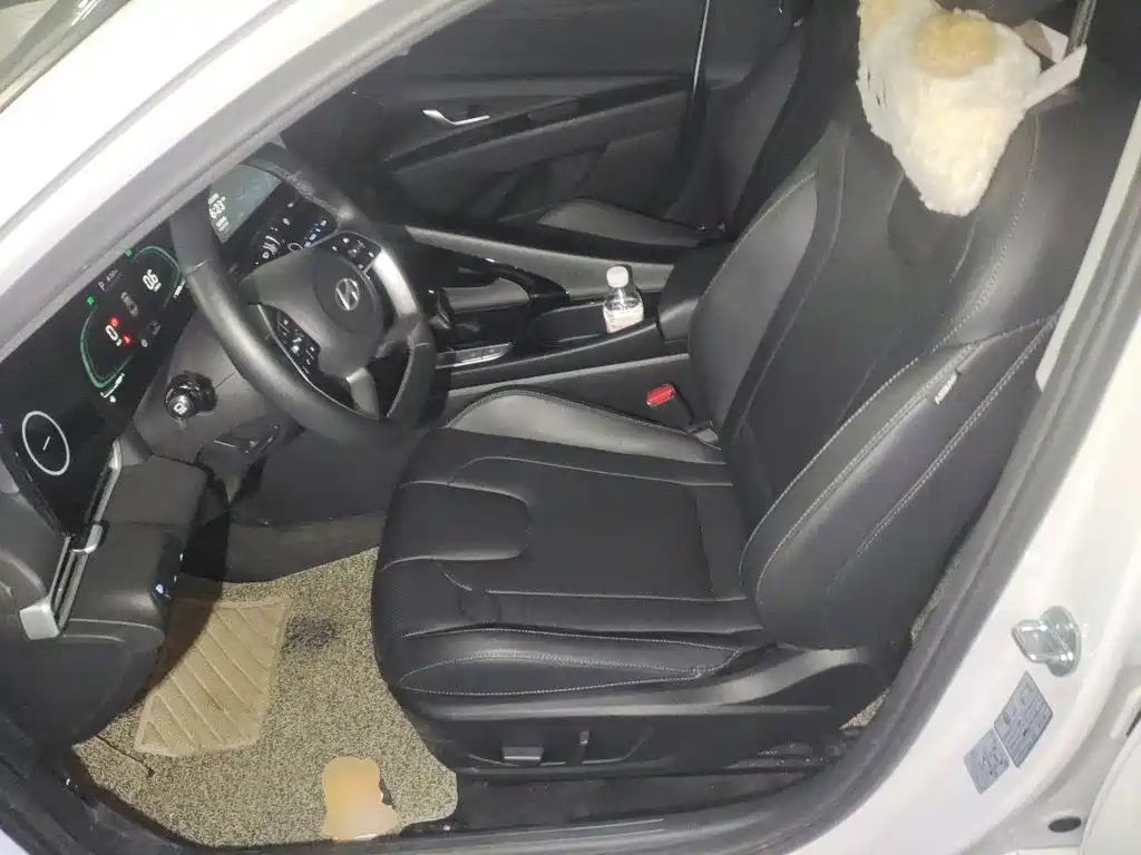 Hyundai Elantra — миниатюра 11