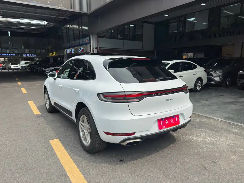 Porsche Macan — миниатюра 4