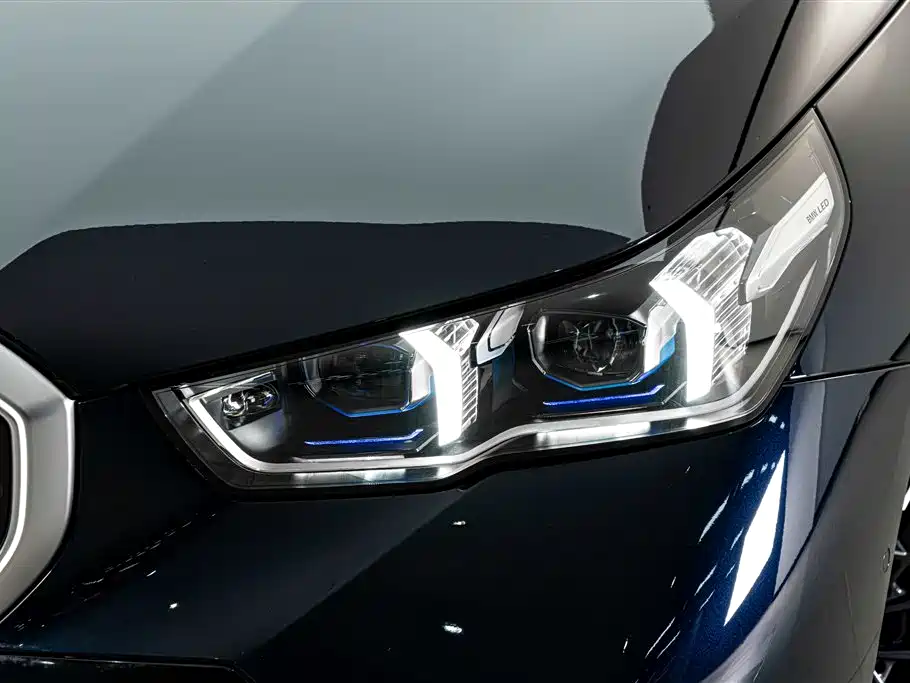BMW 5 Series — миниатюра 4