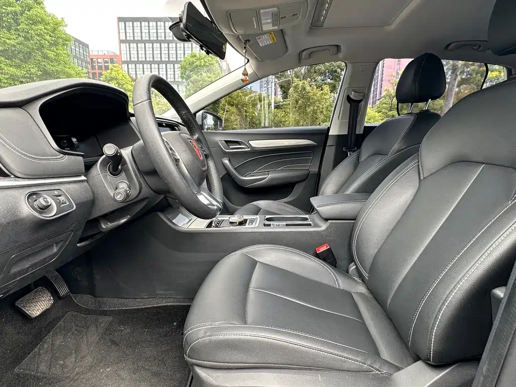 Roewe i6 New Energy — миниатюра 11