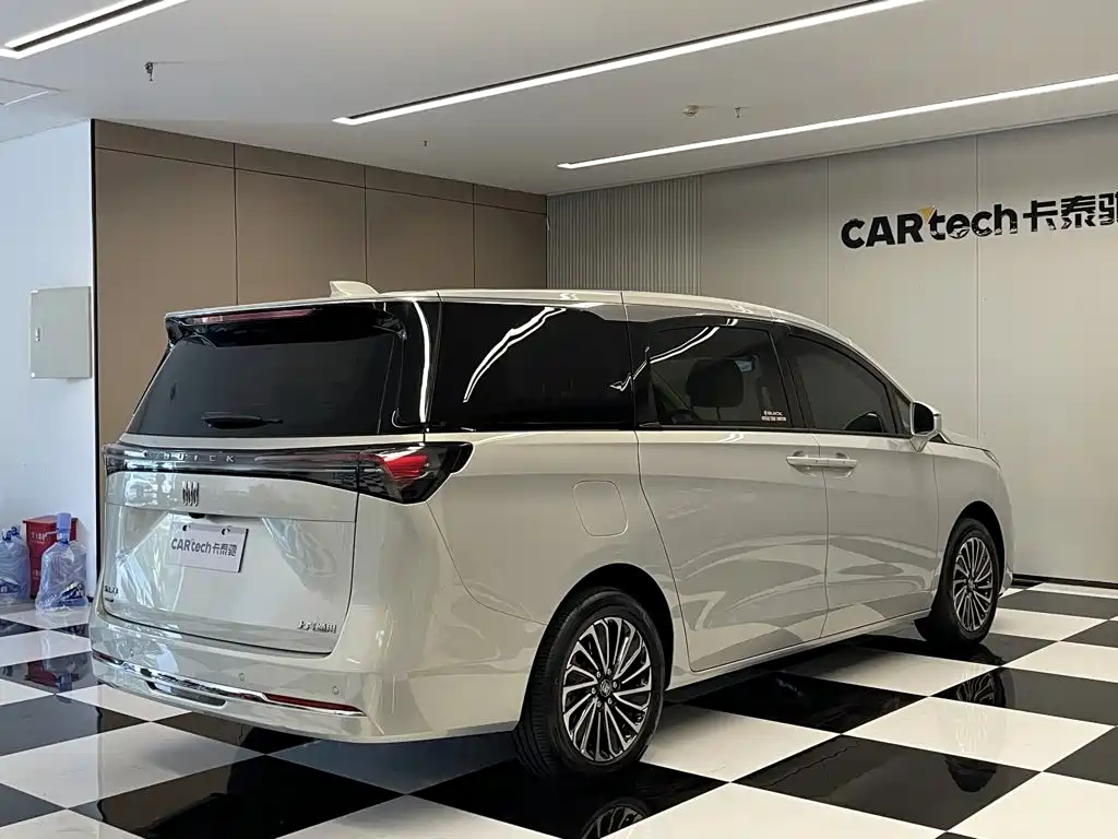 Buick GL8 Hybrid — миниатюра 5