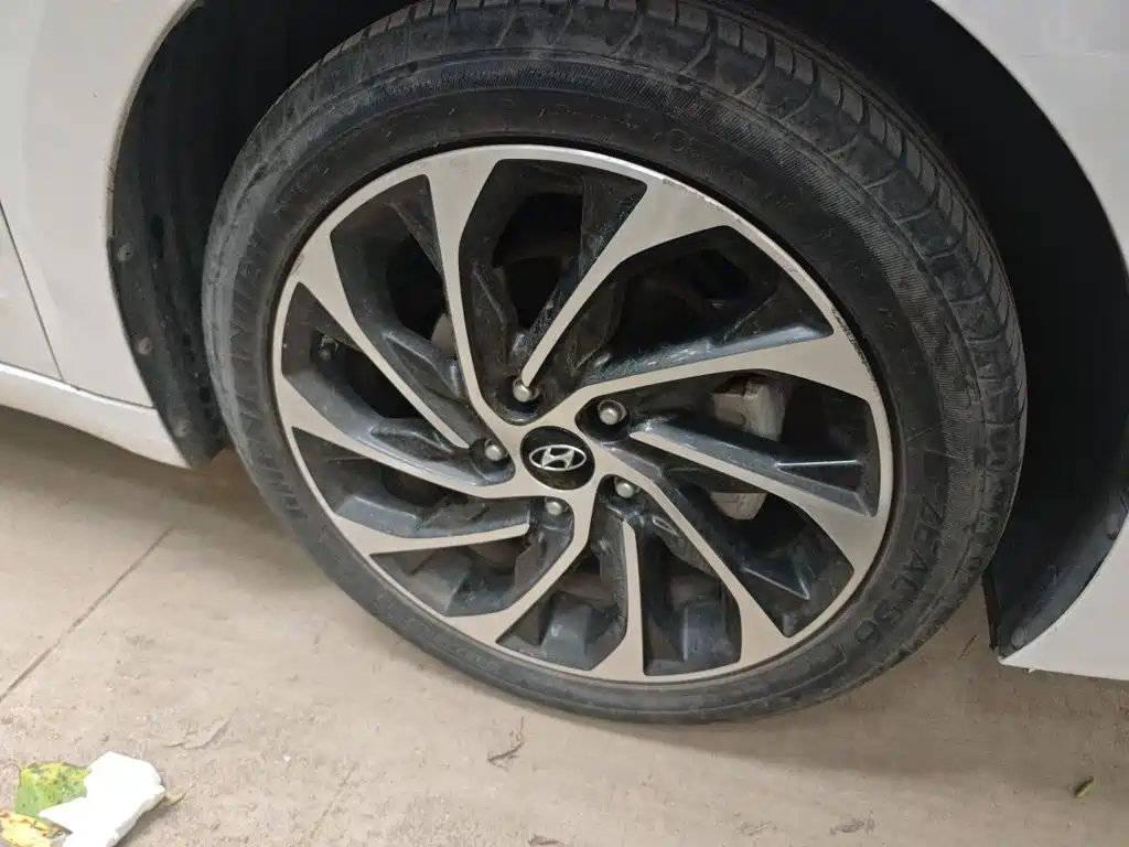 Hyundai Elantra — миниатюра 8