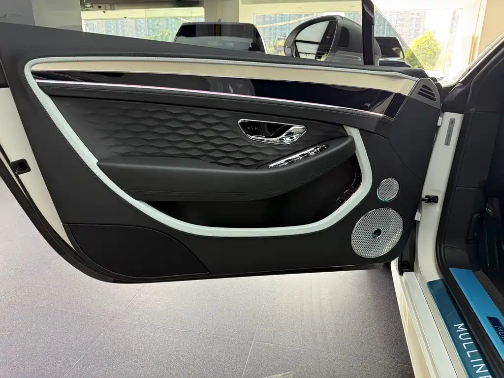 BENTLEY CONTINENTAL PLUG IN HYBRID