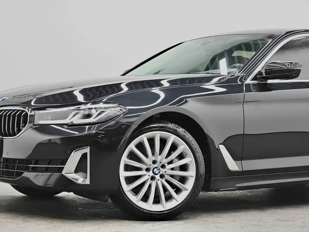 BMW 5 Series — миниатюра 9