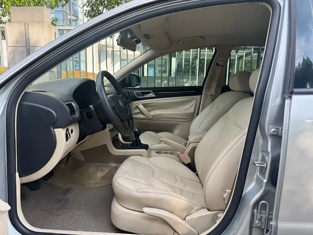 Volkswagen Passat Lingyu — миниатюра 3