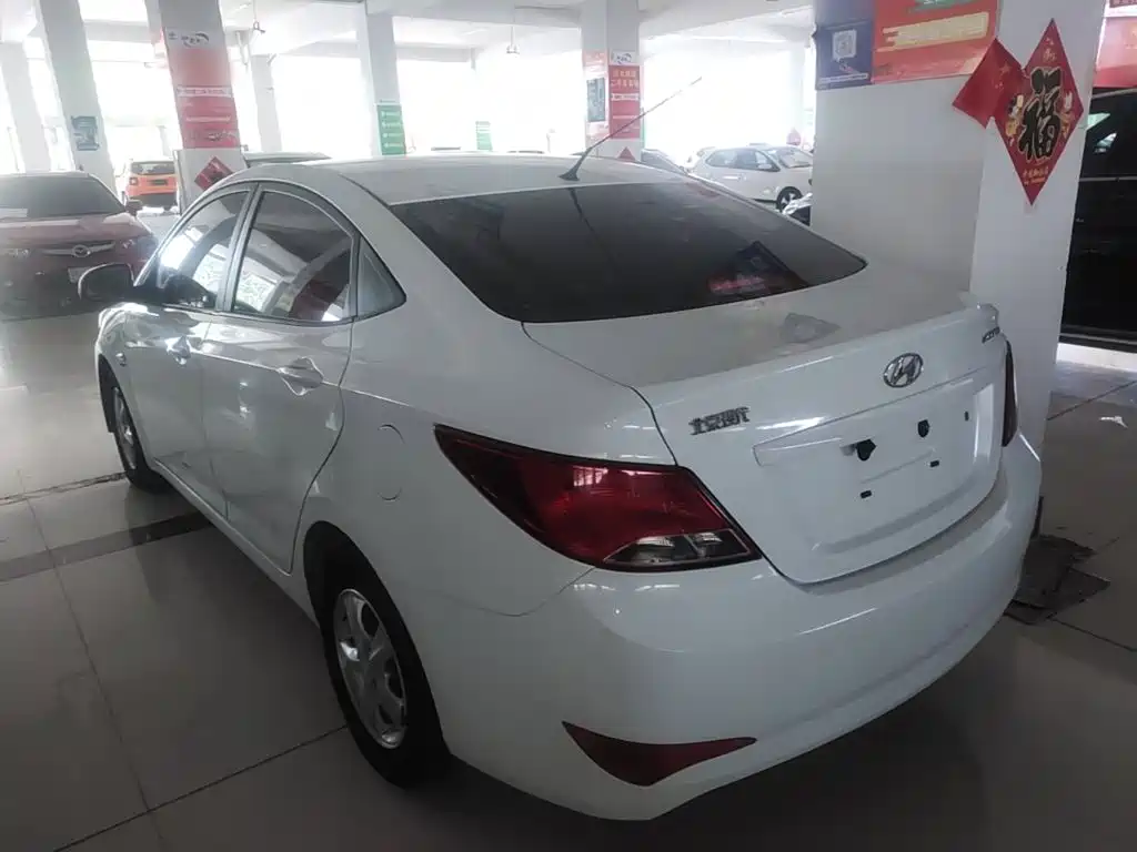 Hyundai Verna — миниатюра 5