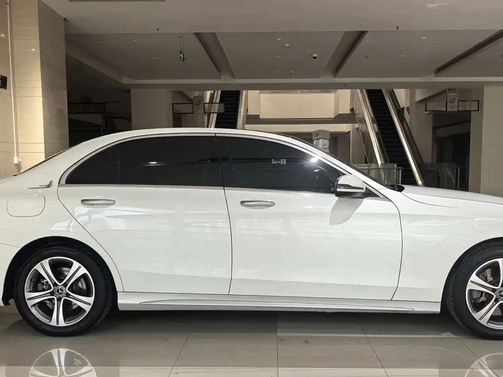 Mercedes-Benz C-Class — миниатюра 7