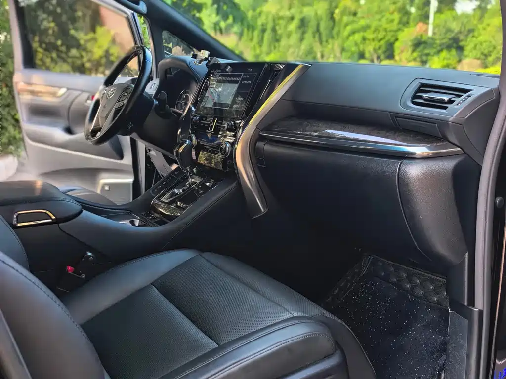 Toyota Vellfire — миниатюра 12
