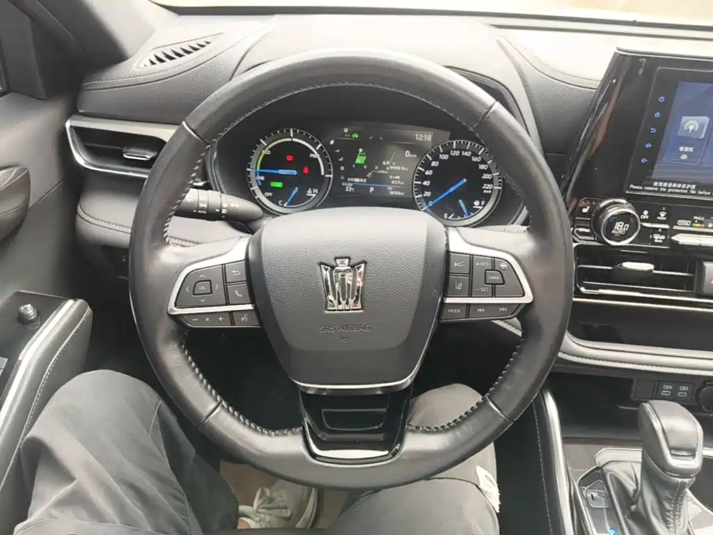 Toyota Crown Kluger — миниатюра 11