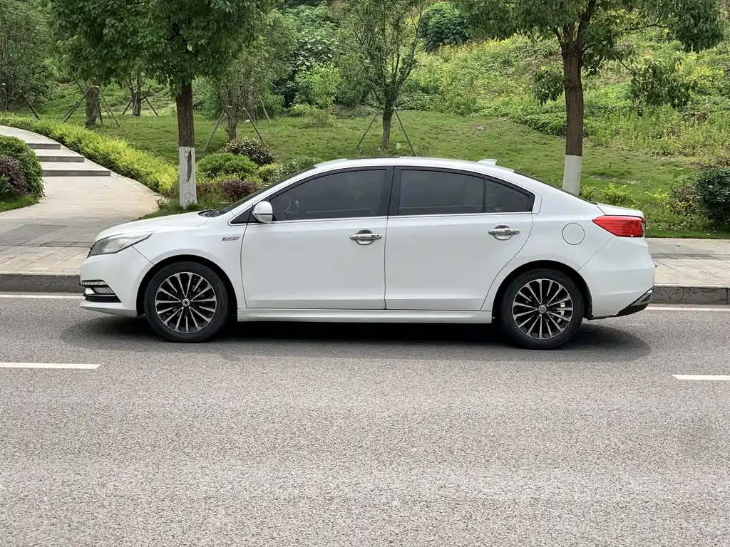 Zotye Z560 2017 1.5T CVT Luxury