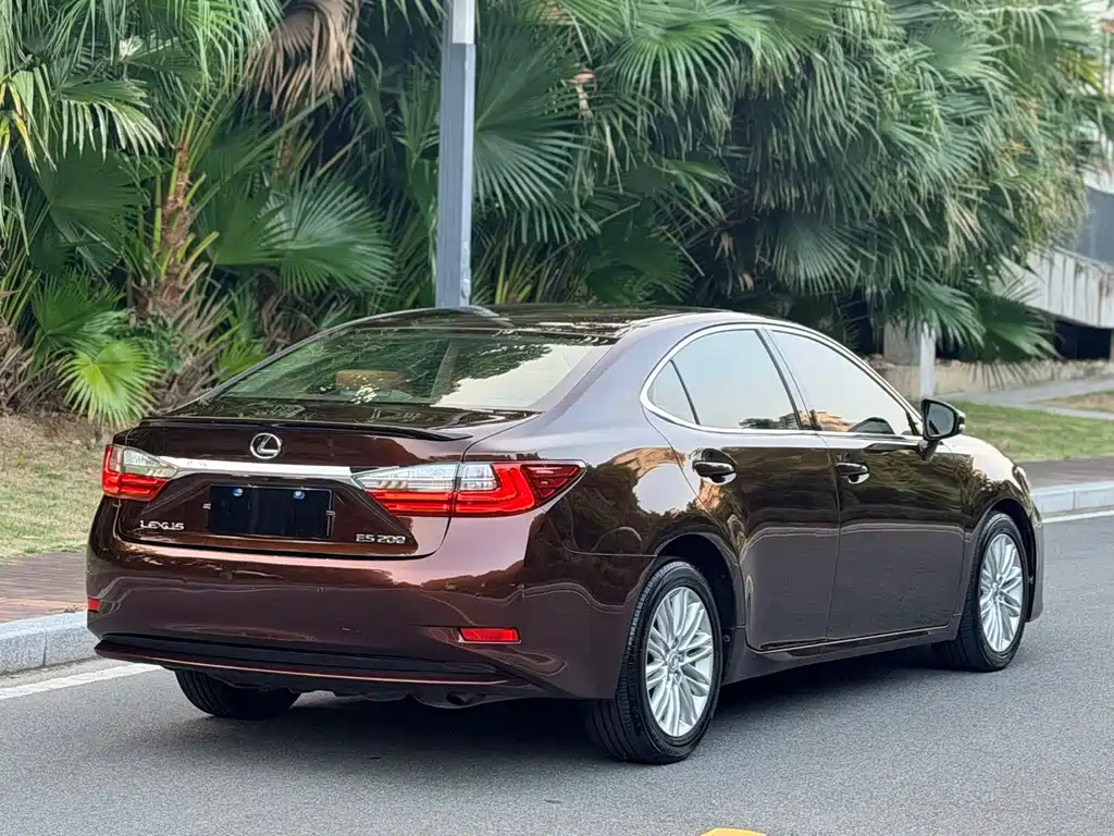 Lexus ES — миниатюра 16